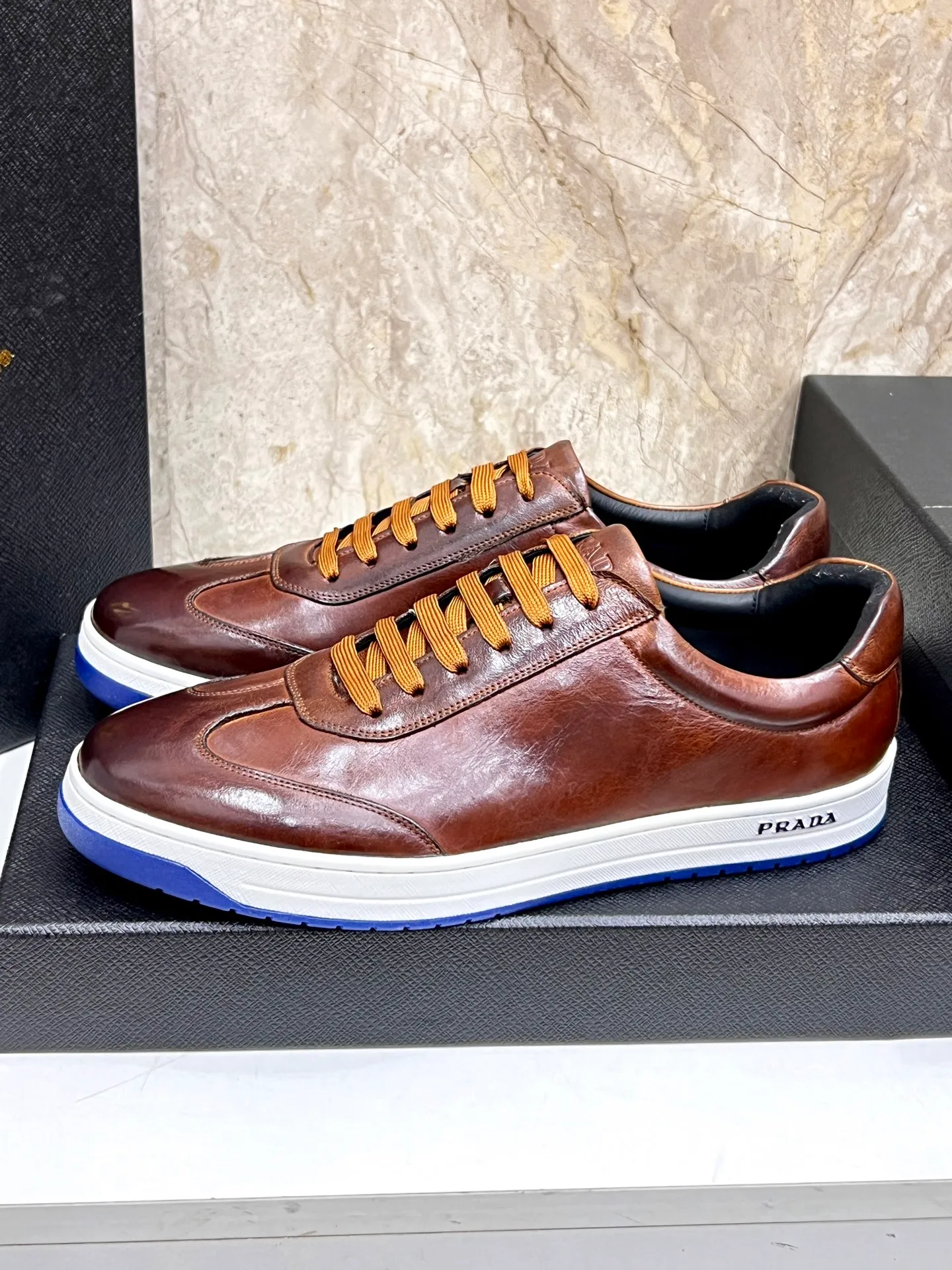 💰620 Prada classic men’s lace-up casual shoes｜Imported cowhide upper｜Layered stitching design on the upper Lightweight and breathable｜Soft and comfortable｜PRADA letters on the side｜Distinctive sporty style Showing the brand style｜Lightweight embossed rubber sole｜With cowhide foot pad lining｜Excellent foot feel Fashionable and elegant｜Size: 38-44 (customized at 45)